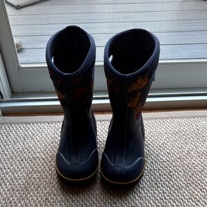 Bogs cold weather boot Navy with dinosaur pattern size 12
